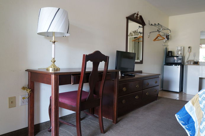 Imagen de los interiores del Hotel Ozark Inn and Suites. Foto 13