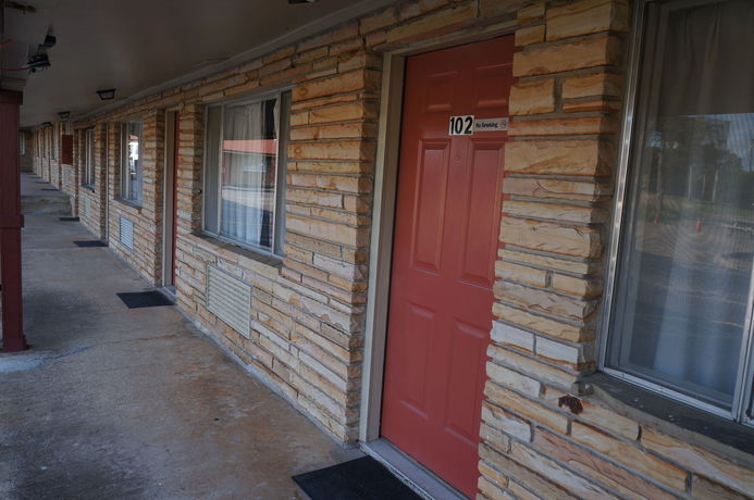 Imagen de los interiores del Hotel Ozark Inn and Suites. Foto 15