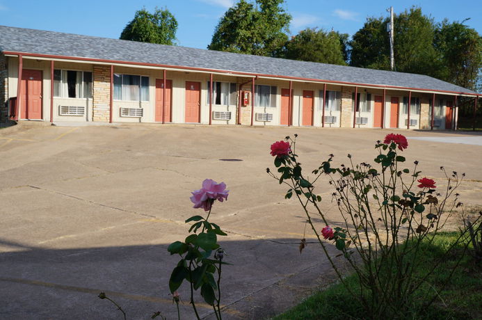 Imagen de los interiores del Hotel Ozark Inn and Suites. Foto 16