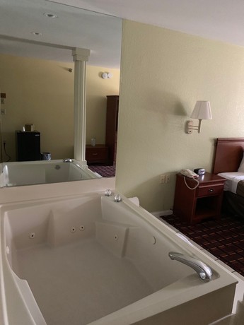 Imagen de la habitación del Hotel Ozark Inn and Suites, Osage Beach. Foto 6