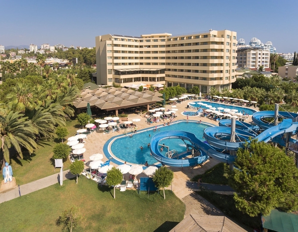 Imagen de la piscina del Hotel Ozkaymak Select. Foto 17