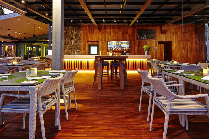 Imagen del bar/restaurante del Hotel Ozo Chaweng Samui. Foto 9