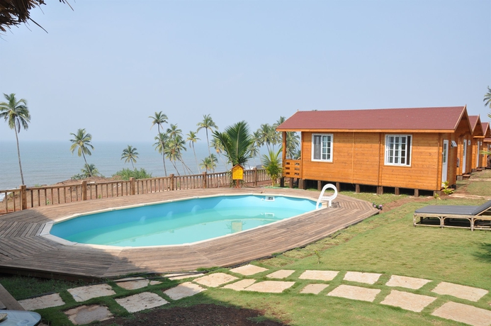 Imagen de la piscina del Hotel Ozran Heights Beach Resort. Foto 12