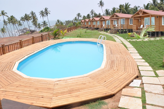 Imagen de la piscina del Hotel Ozran Heights Beach Resort. Foto 13