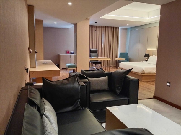 Imagen de la habitación del Hotel P4 City Center Jabalpur. Foto 12