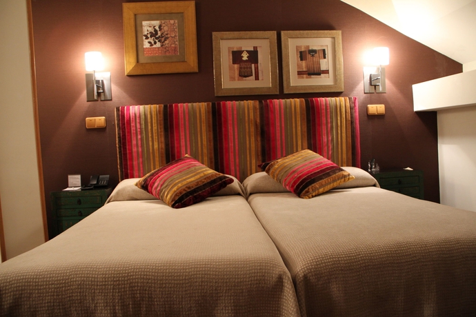 Imagen de la habitación del Hotel PALACIO DOS OLIVOS. Foto 5