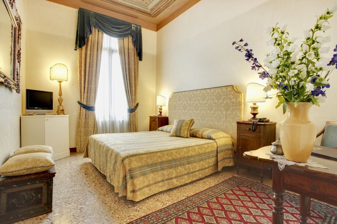 Imagen de la habitación del Hotel PALAZZO SCHIAVONI. Foto 5