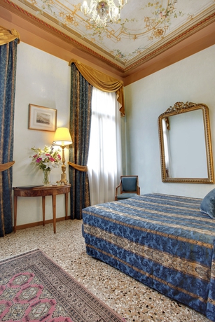 Imagen de la habitación del Hotel PALAZZO SCHIAVONI. Foto 9