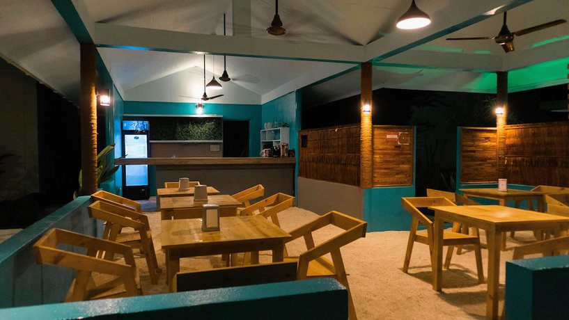 Imagen del bar/restaurante del Hotel PALM REST MALDIVES. Foto 2