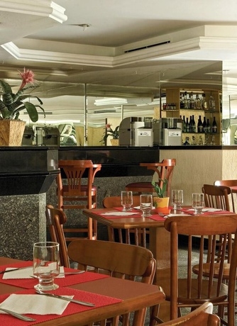 Imagen del bar/restaurante del Hotel PALMLEAF RESIDENCE. Foto 2