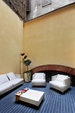 Imagen de los exteriores del Hotel PANTHEON ROYAL SUITE. Foto 2