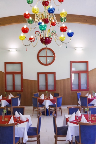 Imagen del bar/restaurante del Hotel PARADIES. Foto 3