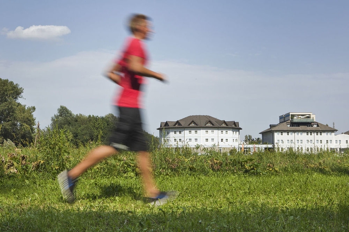 Imagen de los exteriores del Hotel PARADIES. Foto 6