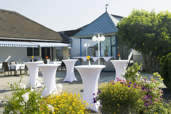 Imagen de los exteriores del Hotel PARADIES. Foto 9