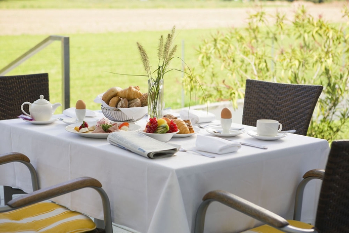 Imagen del bar/restaurante del Hotel PARADIES. Foto 4