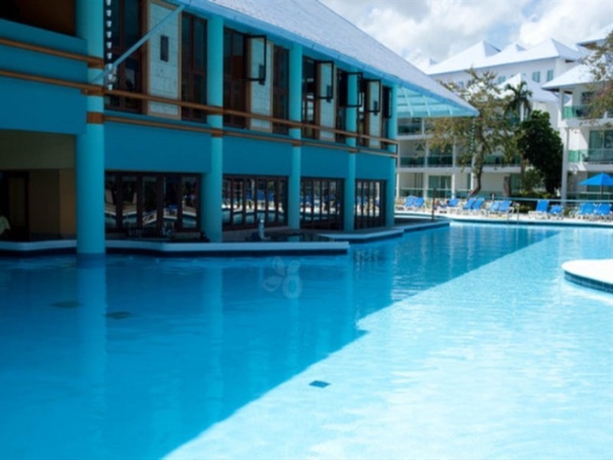 Imagen general del Hotel PARADISE BEACH RESORT AND CASINO. Foto 7