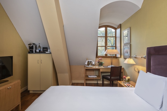 Imagen de la habitación del Hotel PARC DES EAUX VIVES. Foto 6