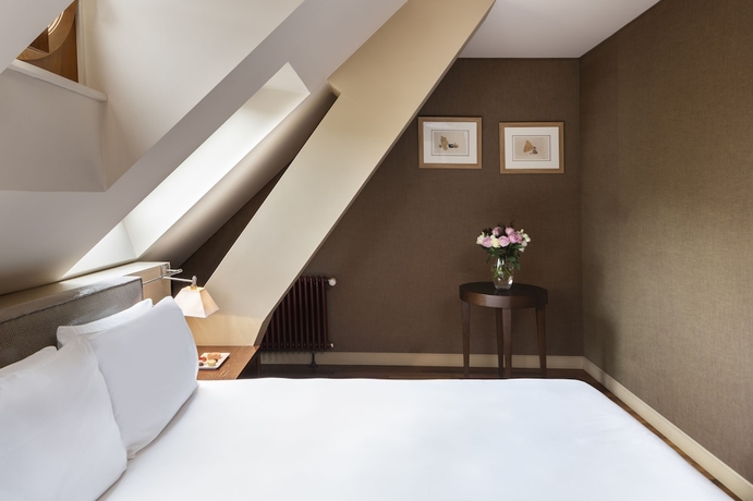 Imagen de la habitación del Hotel PARC DES EAUX VIVES. Foto 7