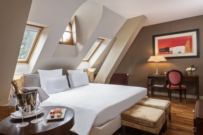 Imagen de la habitación del Hotel PARC DES EAUX VIVES. Foto 8
