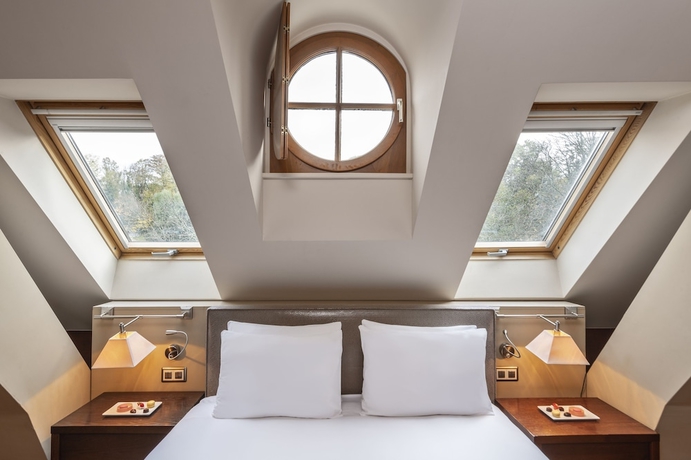 Imagen de la habitación del Hotel PARC DES EAUX VIVES. Foto 10