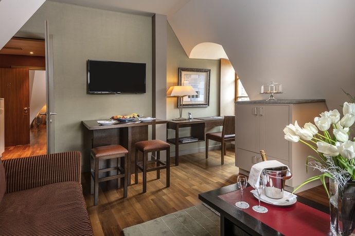Imagen de la habitación del Hotel PARC DES EAUX VIVES. Foto 14