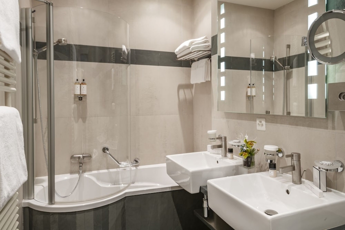 Imagen de la habitación del Hotel PARC DES EAUX VIVES. Foto 15