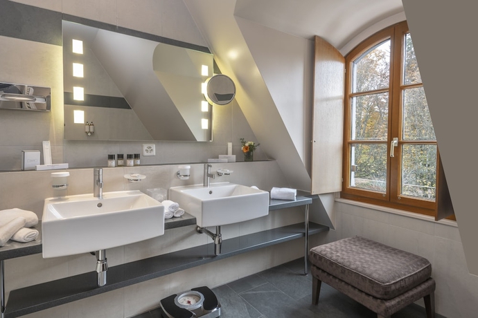 Imagen de la habitación del Hotel PARC DES EAUX VIVES. Foto 17
