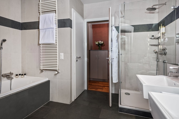 Imagen de la habitación del Hotel PARC DES EAUX VIVES. Foto 18