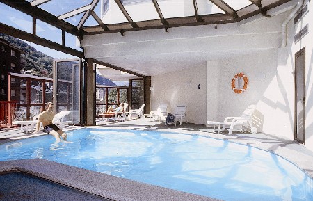 Imagen de la piscina del Hotel PARIS LONDRES. Foto 5