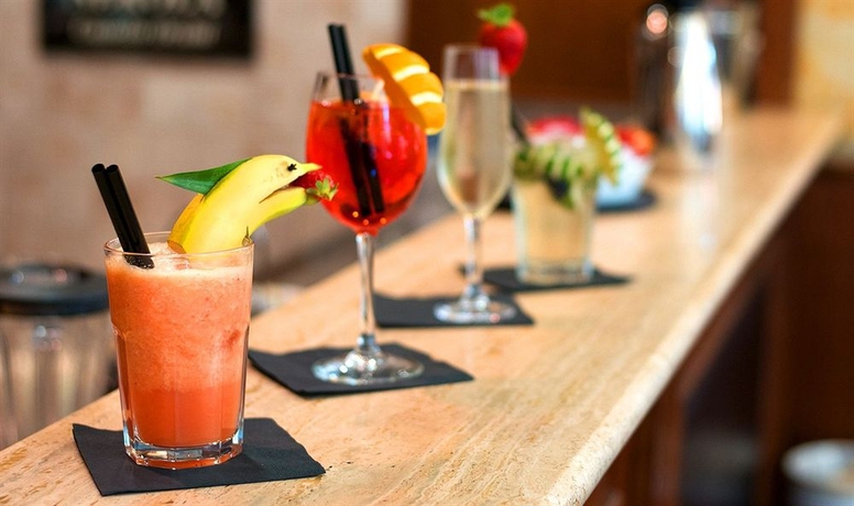 Imagen del bar/restaurante del Hotel PARK HOTEL BLANC ET NOIR. Foto 3