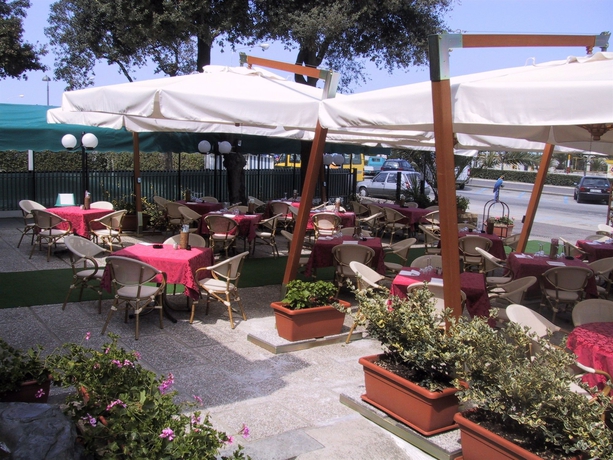 Imagen del bar/restaurante del Hotel PARK HOTEL, Rimini. Foto 2