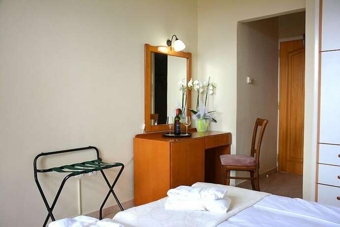 Imagen de la habitación del Hotel PARNON HOTEL. Foto 8