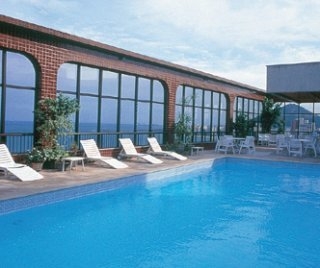 Imagen de la piscina del Hotel PARTHENON PAS&Aacute;RGADA - ACCOR. Foto 3