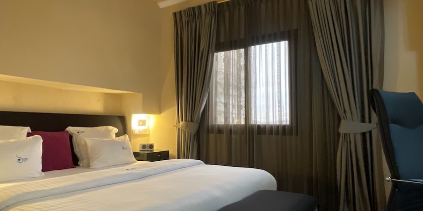 Imagen de la habitación del Hotel PARTICULAR DESTINY SUITES, Douala. Foto 2