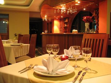 Imagen del bar/restaurante del Hotel PASTORURI. Foto 2