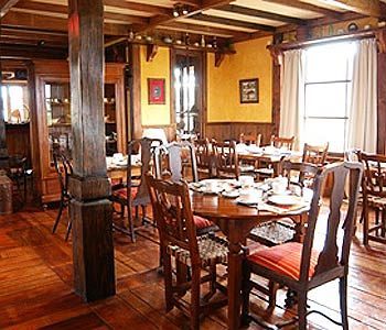 Imagen del bar/restaurante del Hotel PATAGONIA REBELDE HOSTER&Iacute;A. Foto 3