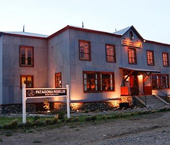 Imagen de los exteriores del Hotel PATAGONIA REBELDE HOSTER&Iacute;A. Foto 12