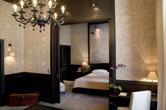 Imagen de la habitación del Hotel PAVILLON DE LA REINE. Foto 8