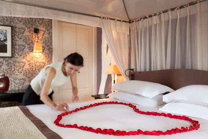 Imagen de la habitación del Hotel PAVILLON DE LA REINE. Foto 13