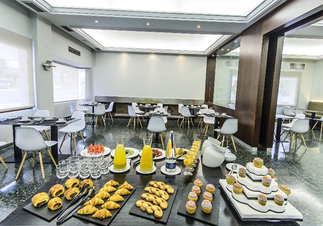 Imagen del bar/restaurante del Hotel PAX, Guadalajara. Foto 4