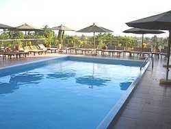 Imagen de la piscina del Hotel PEACOCK MILLENIUM TOWERS. Foto 3