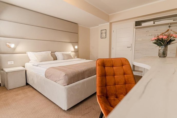 Imagen de la habitación del Hotel PENSIUNEA ELISEI. Foto 2