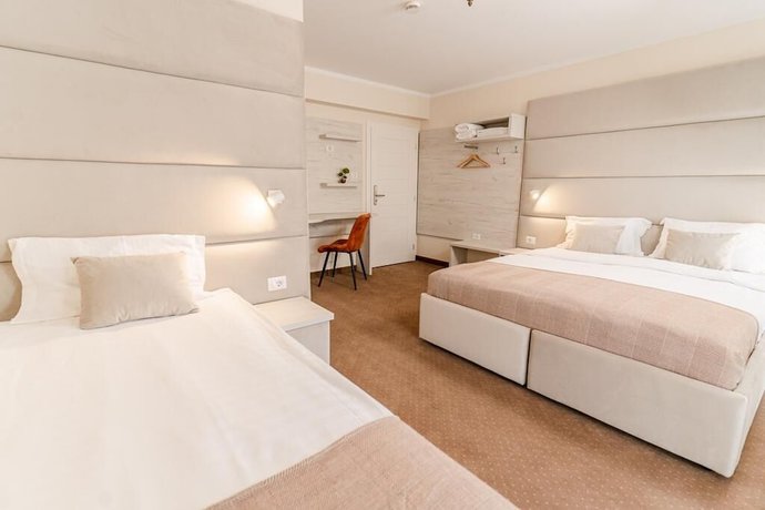 Imagen de la habitación del Hotel PENSIUNEA ELISEI. Foto 3