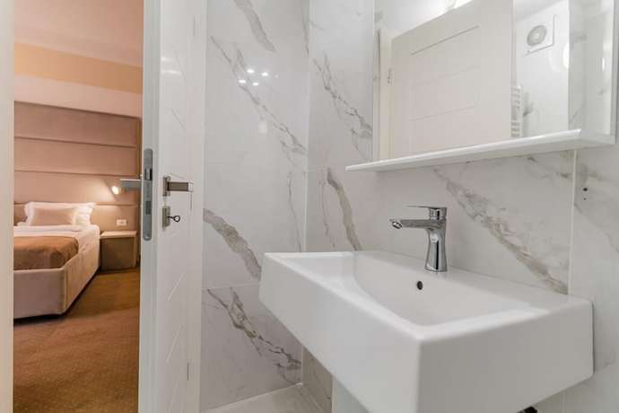 Imagen de la habitación del Hotel PENSIUNEA ELISEI. Foto 5
