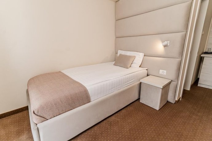 Imagen de la habitación del Hotel PENSIUNEA ELISEI. Foto 11