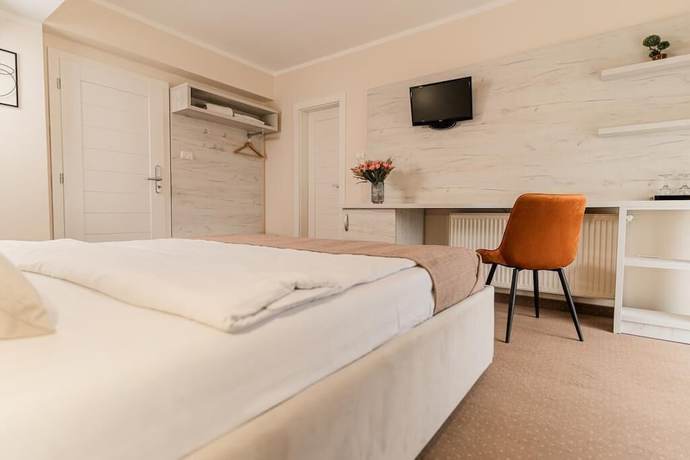 Imagen de la habitación del Hotel PENSIUNEA ELISEI. Foto 12