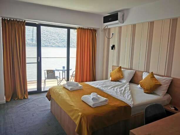 Imagen general del Hotel PENSIUNEA SUNSHINE. Foto 12