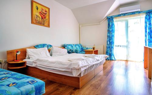 Imagen de la habitación del Hotel PENZI&Oacute;N QUATRO II 250m od k&uacute;paliska. Foto 14