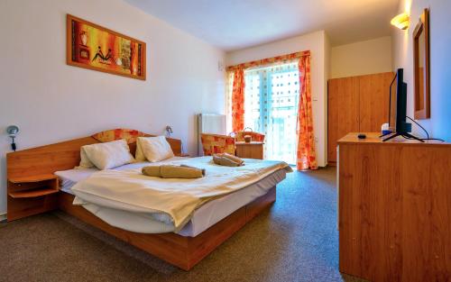 Imagen de la habitación del Hotel PENZI&Oacute;N QUATRO II 250m od k&uacute;paliska. Foto 18