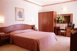Imagen general del Hotel PERTICARI. Foto 2
